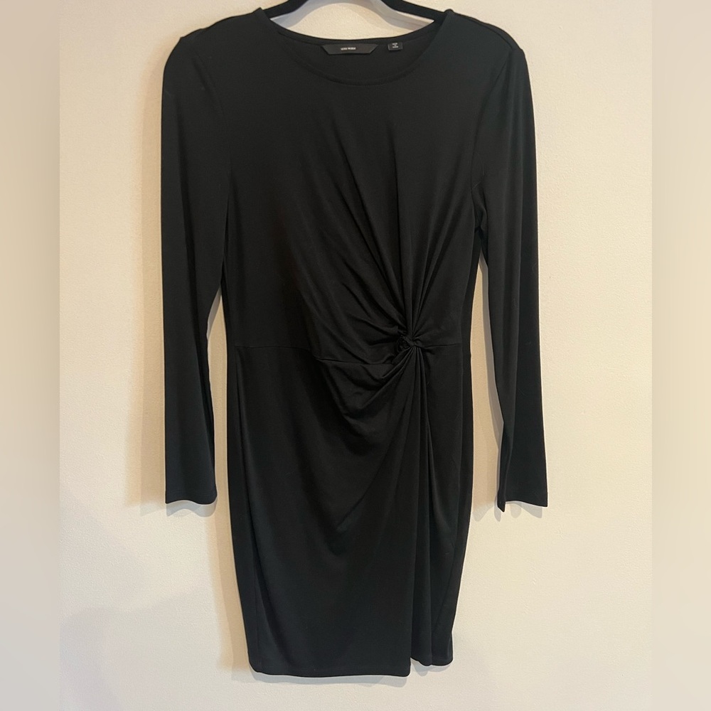 VERO MODA fitted black dress. Size M. Ray he’d at the waist. Never worn.